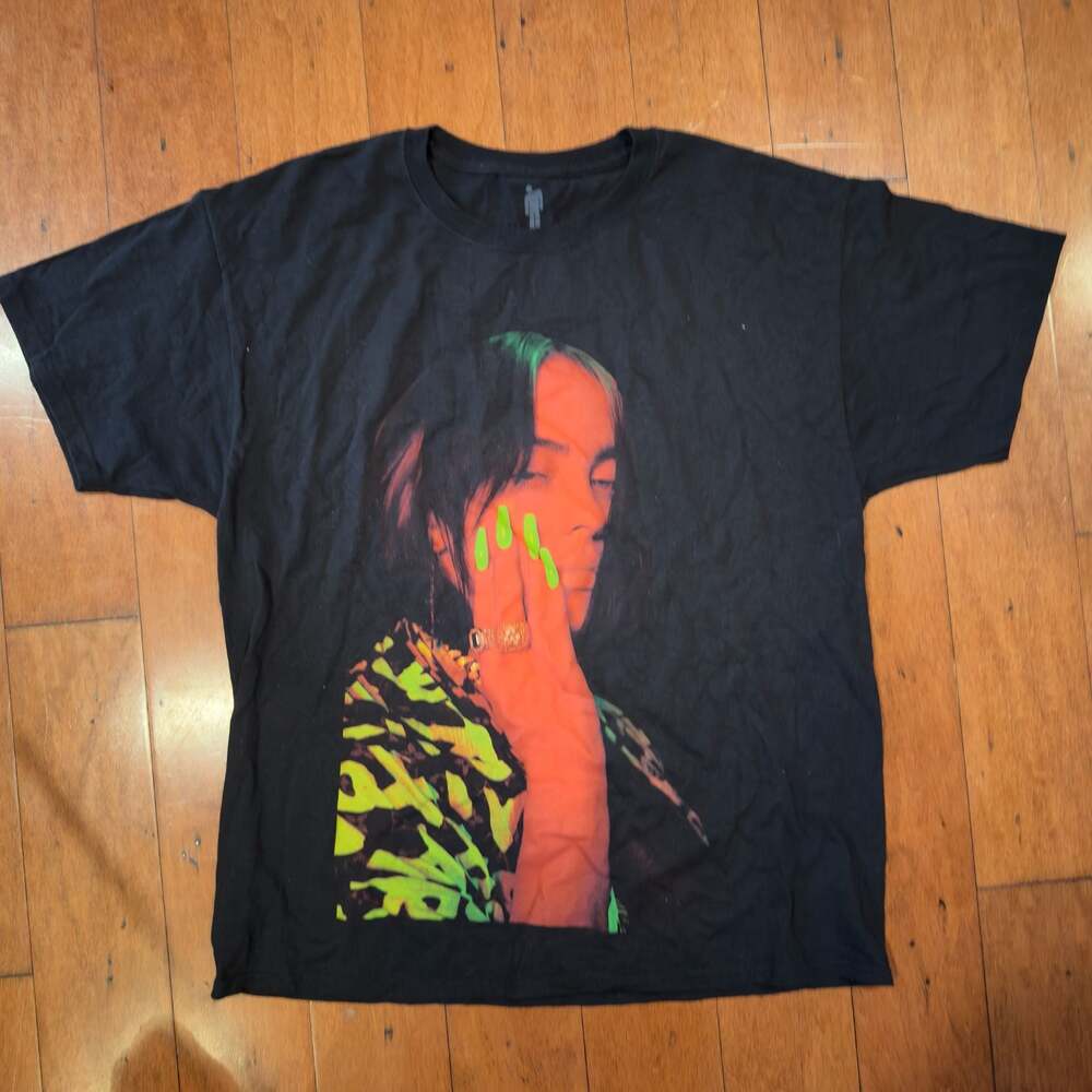 Billie Eilish World Tour Graphic T-Shirt Size L